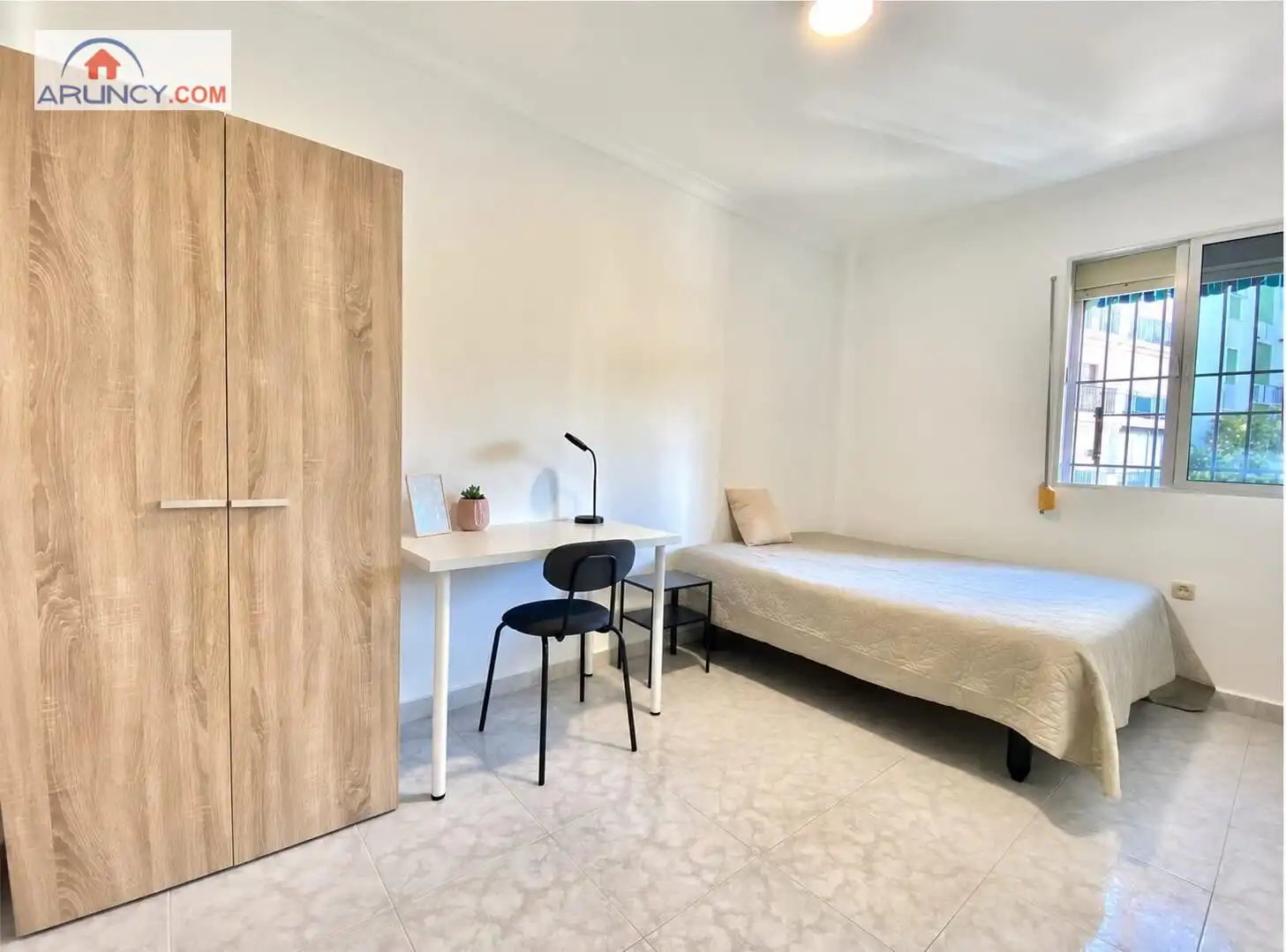 Bedroom of Flat for sale in Sevilla  with Air Conditioner, Heating and Furnished