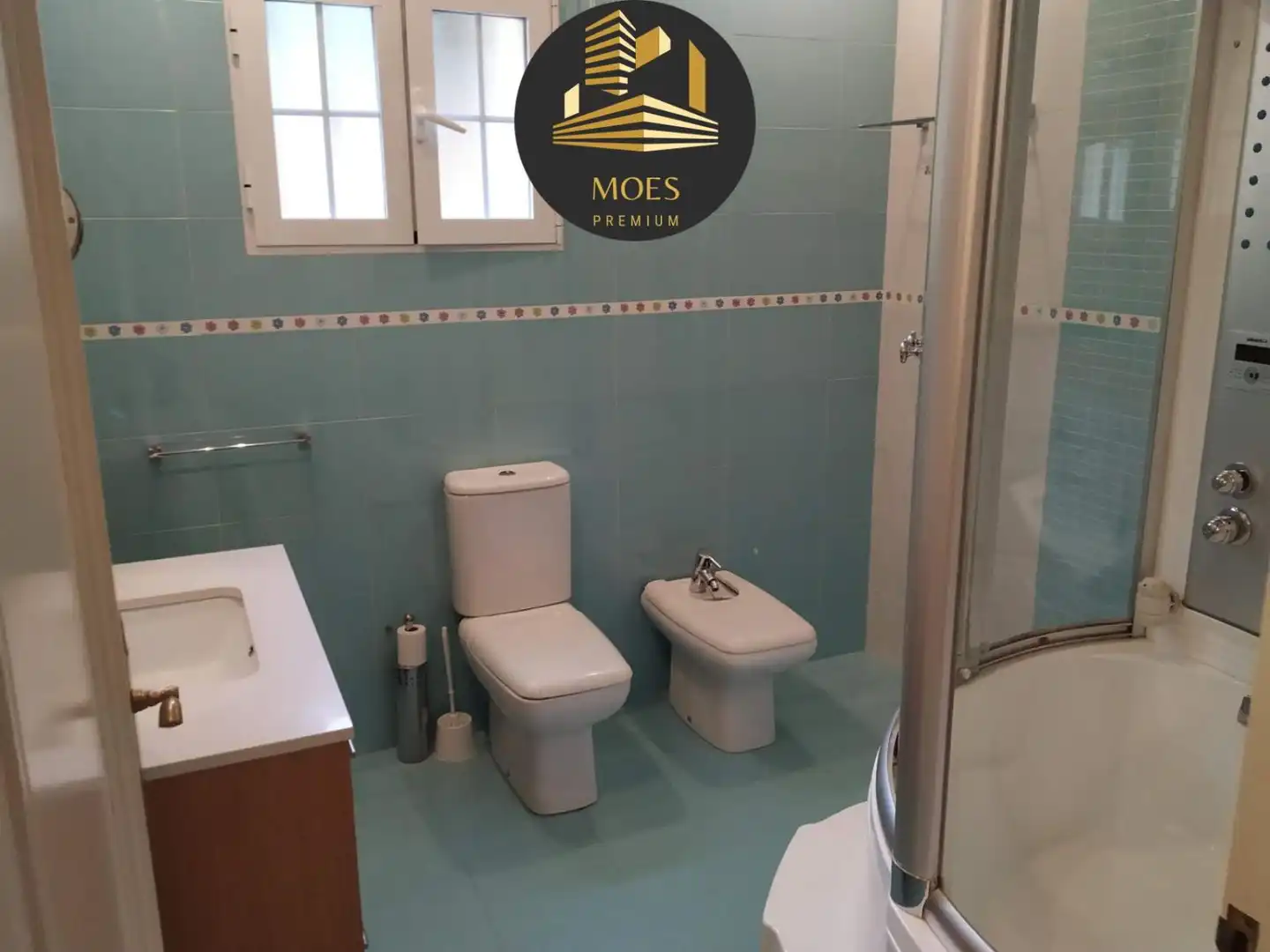 Bathroom of Houses for sale in Villacarrillo  with Air Conditioner, Private garden and Storage room