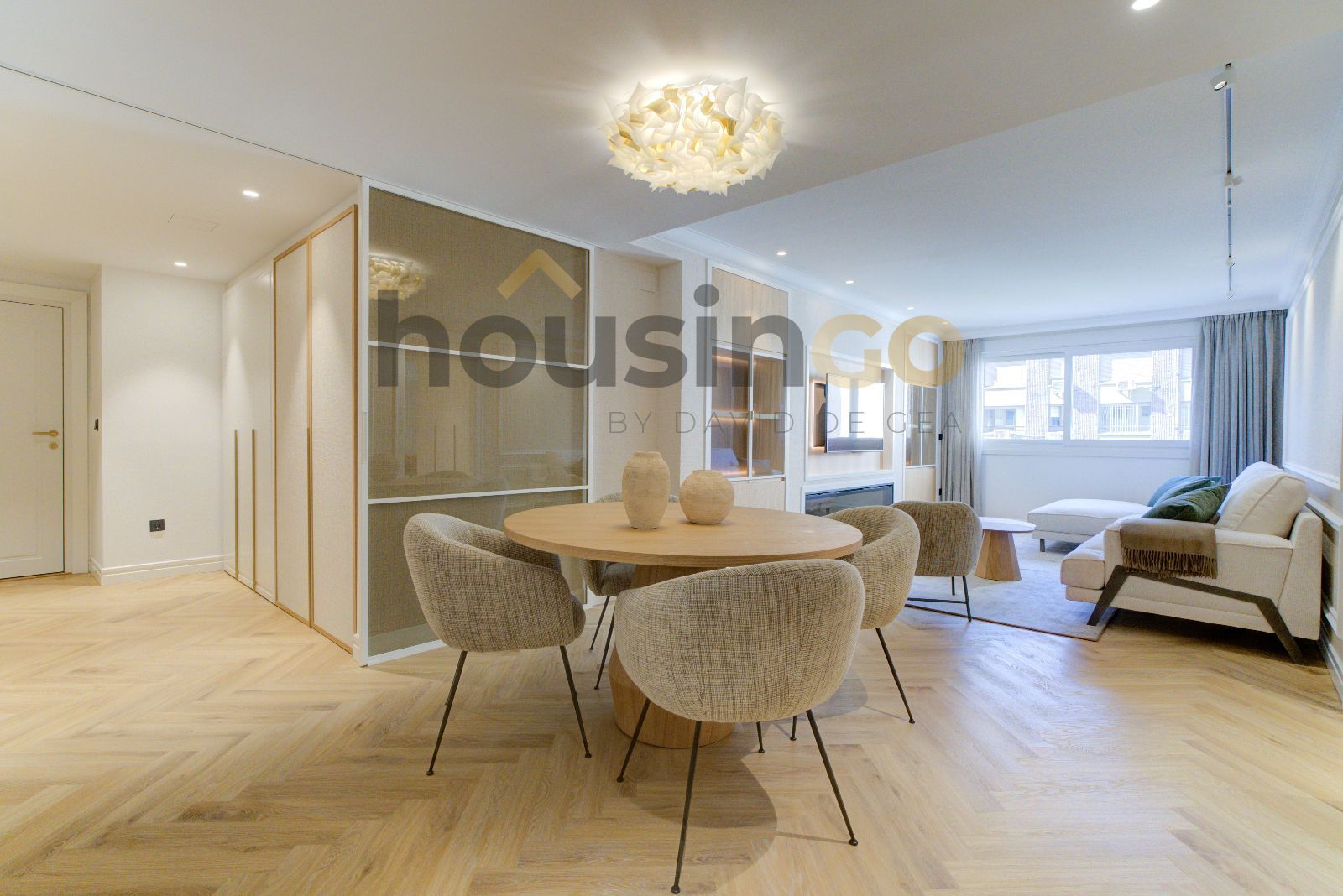 Living room of Flat for sale in  Madrid Capital  with Air Conditioner, Heating and Parquet flooring