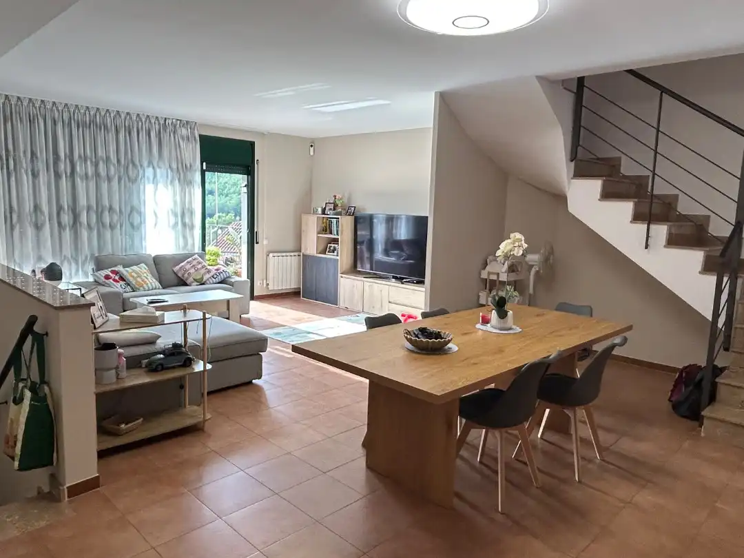 Casa aparellada amb jardí en venda a Carrer del Garona 3R, imagen 2