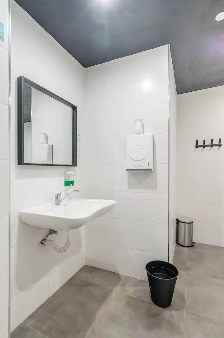 Bathroom of Commercial properties for sale in Oviedo   with Furnished