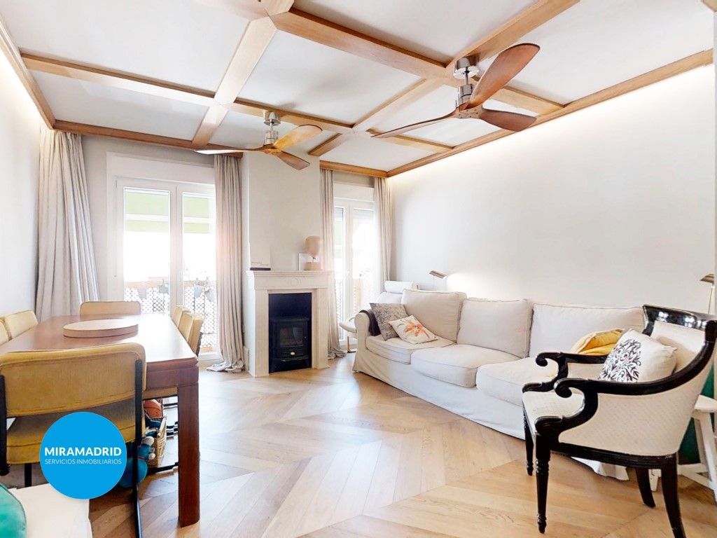 Sala d'estar de Dúplex en venda en Ajalvir amb Aire condicionat i Piscina comunitària