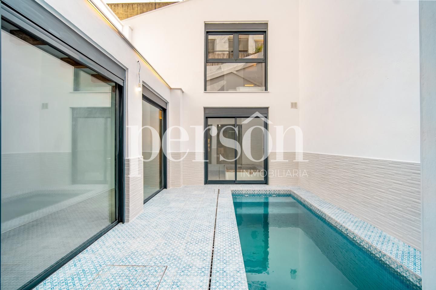 Piscina de Planta baixa en venda en  Valencia Capital amb Aire condicionat, Terrassa i Traster