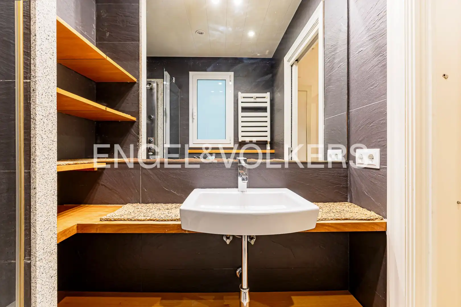 Baño de Piso de alquiler en Barcelona con Aire acondicionado, Calefacción y Amueblado