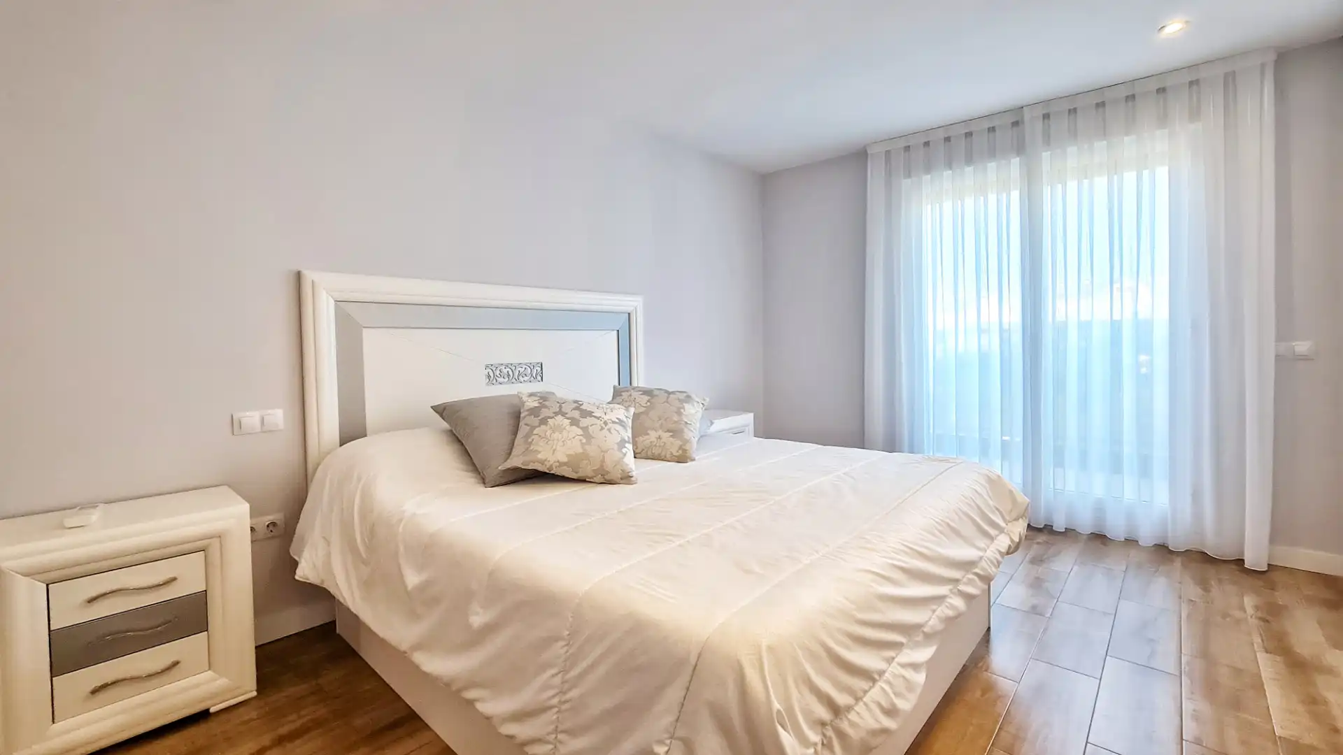 Detached homes for rent in Calle de la Navallera, Centro Comercial - Hospital