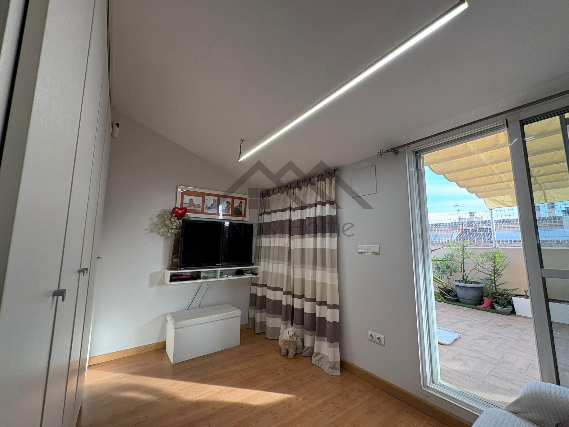 Living room of Attic for sale in La Pobla de Vallbona  with Air Conditioner, Terrace and Storage room