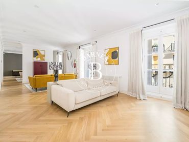 Piso con ascensor en venta en Chamberí
