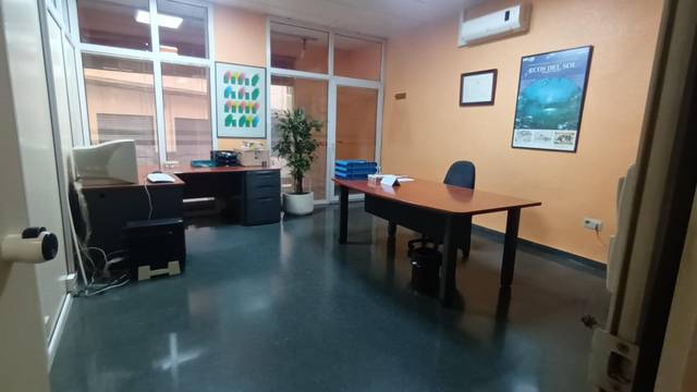 Local comercial en Alquiler en El Carril - Paseo de Chapi