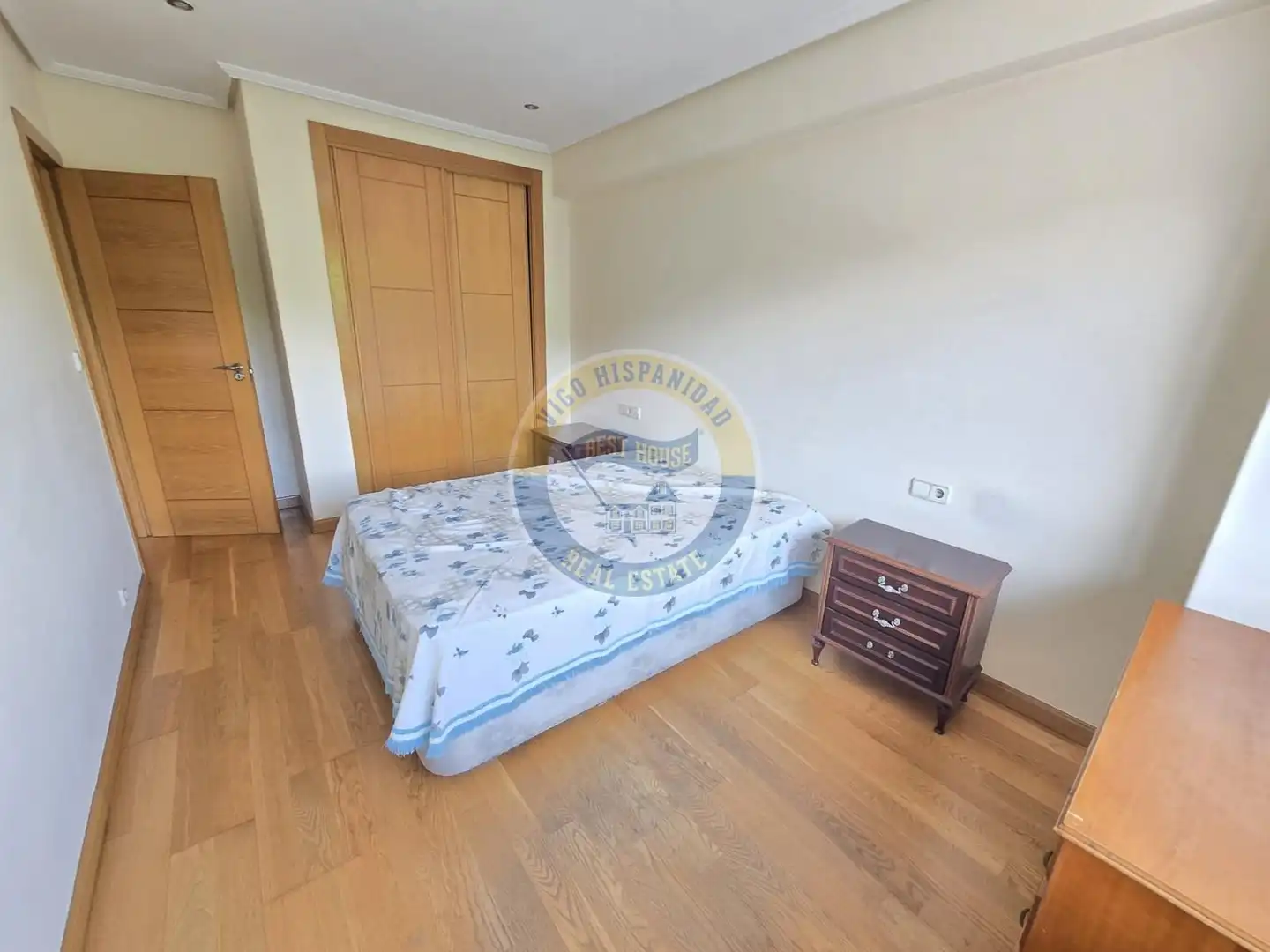 Schlafzimmer von Wohnung zur Miete in Vigo  mit Heizung, Parkett und Möbliert