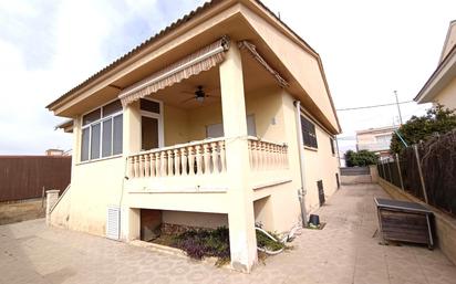 Exterior view of House or chalet for sale in Vilanova i la Geltrú  with Terrace and Balcony