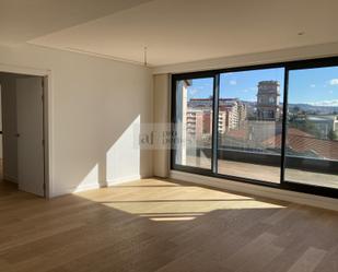 Sala d'estar de Àtic en venda en Vigo  amb Aire condicionat, Calefacció i Terrassa
