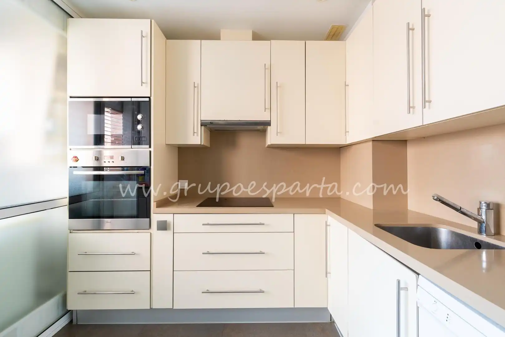 Kitchen of Flat for sale in Sevilla  with Air Conditioner and Terrace