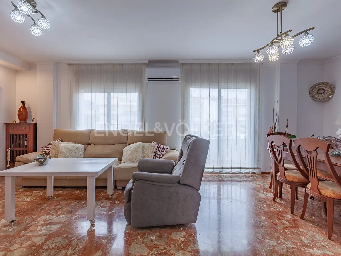Sala de estar de Casa adosada en venta en Pineda de Mar con Aire acondicionado, Calefacción y Terraza