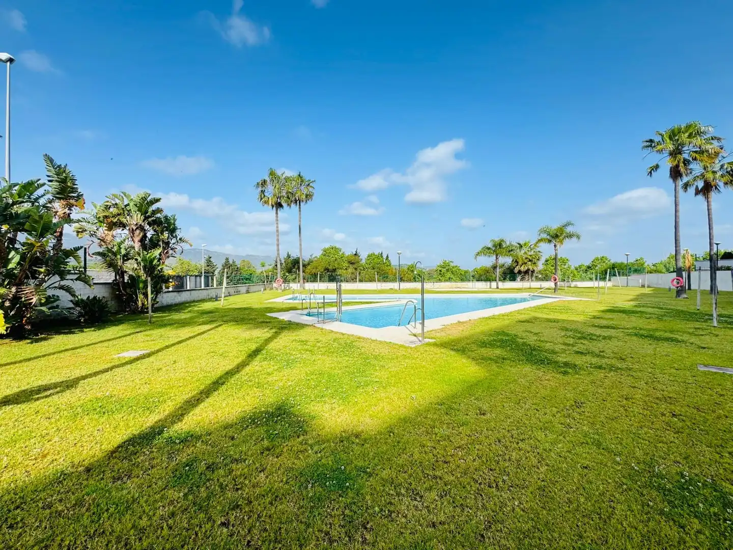 Swimming pool of Ground floor for sale in Los Barrios  with Air Conditioner, Storage room and Community pool