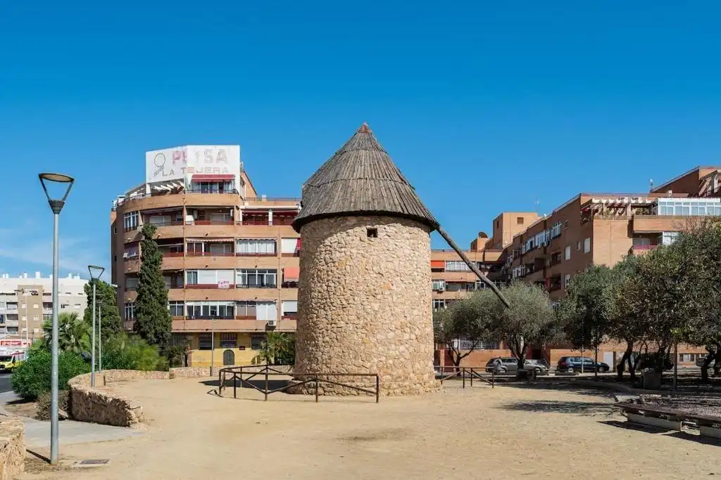 Vista exterior de Apartamento en venta en Torrevieja con Terraza, Amueblado y Piscina comunitaria