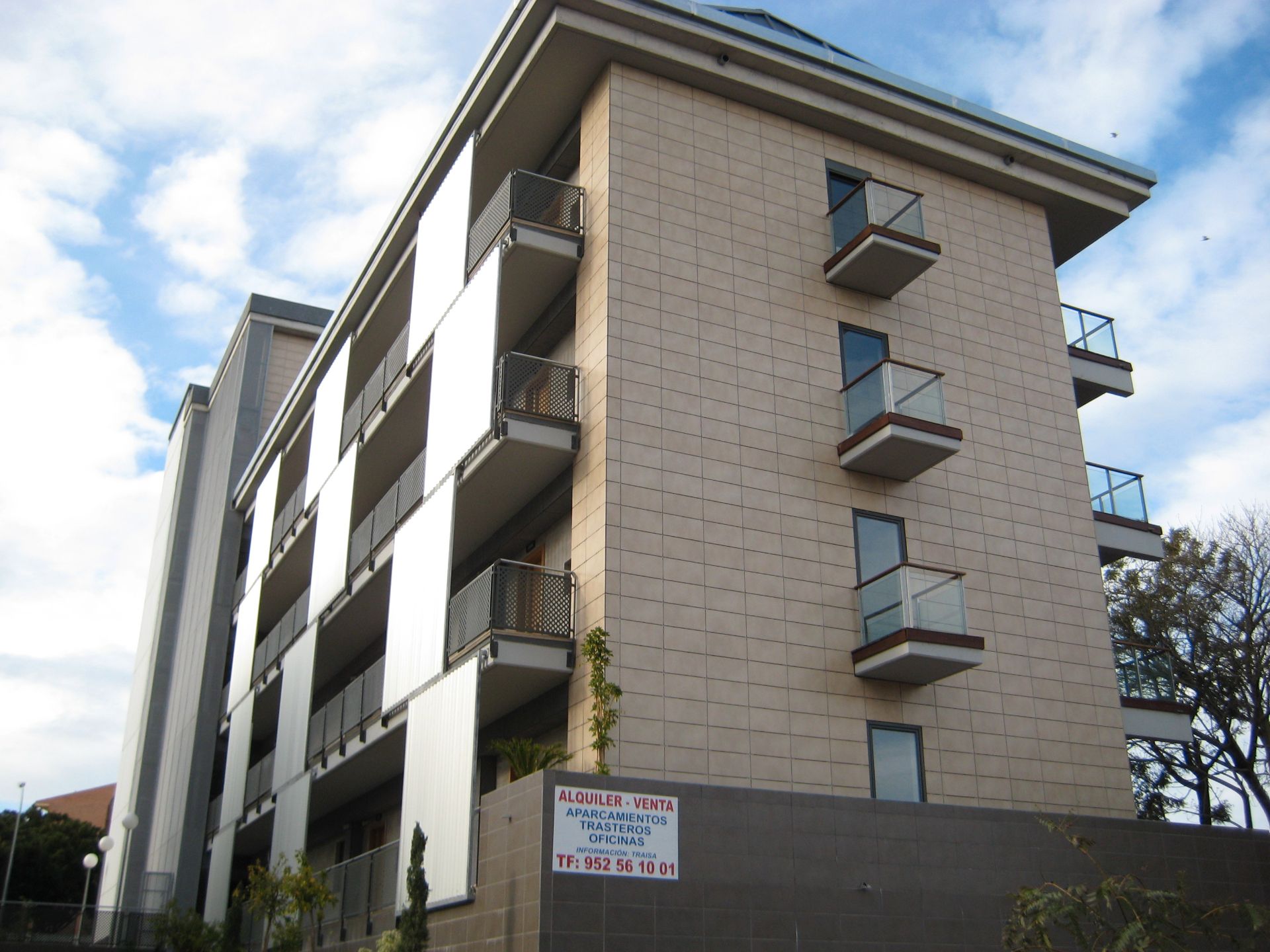 Exterior view of Study to rent in Benalmádena  with Air Conditioner, Heating and Parquet flooring