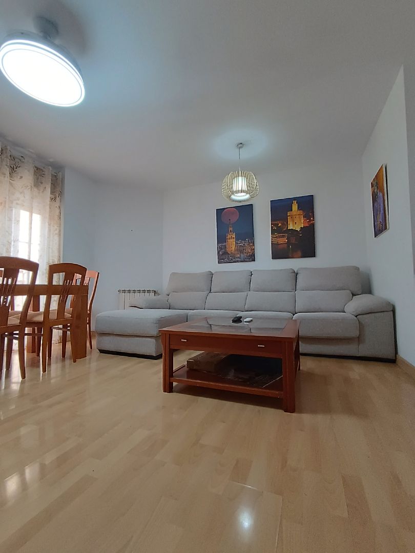Living room of Flat for sale in Parla  with Heating, Parquet flooring and Furnished