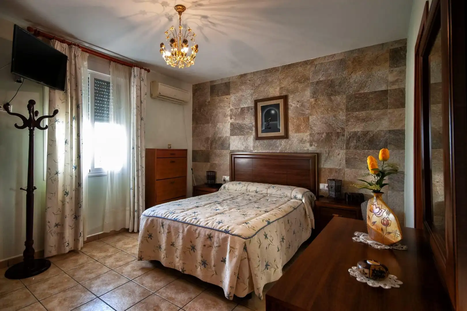 Dormitori de Finca rústica en venda en Almodóvar del Río amb Aire condicionat, Jardí privat i Piscina