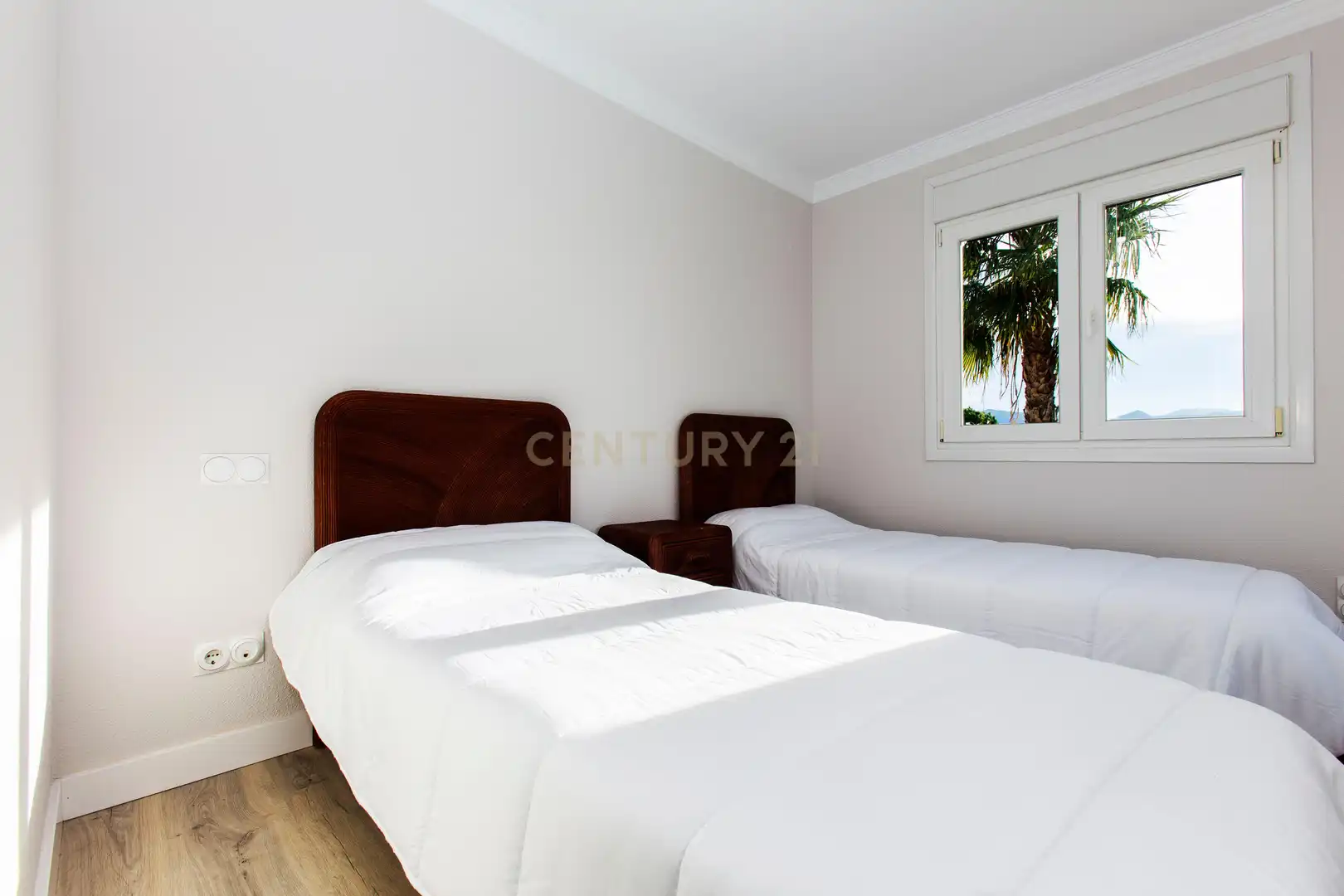 Schlafzimmer von Einfamilien-Reihenhaus zum Verkauf in Oliva mit Klimaanlage, Privatgarten und Ofen