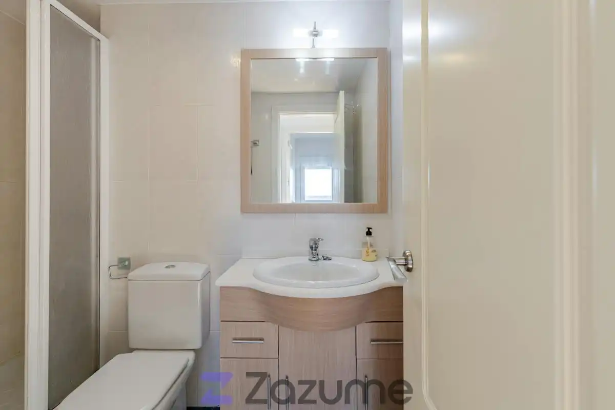 Badezimmer von Wohnung zur Miete in Madrid mit Klimaanlage, Heizung und Parkett