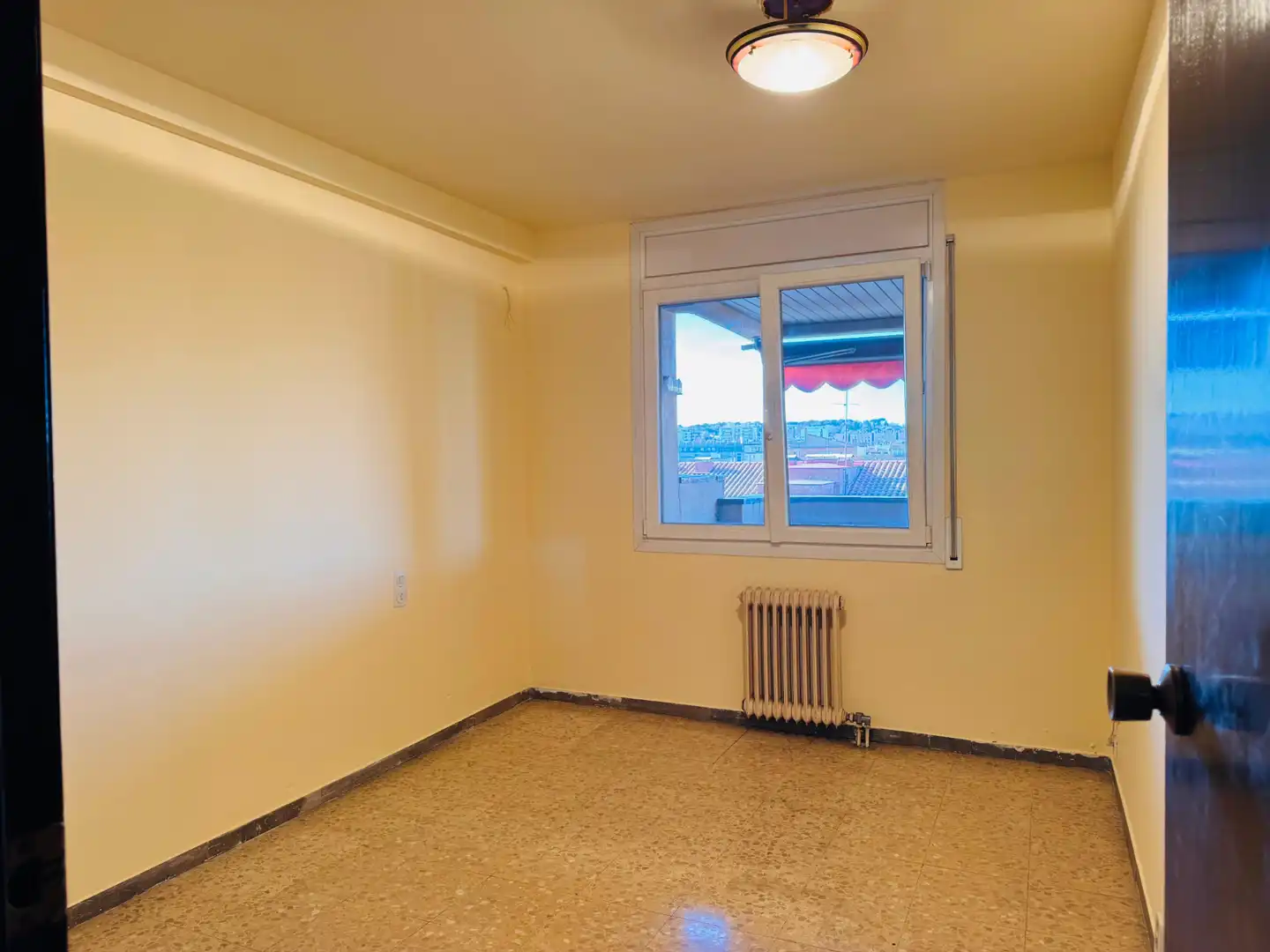 Bedroom of Flat for sale in Girona  with Air Conditioner, Heating and Terrace