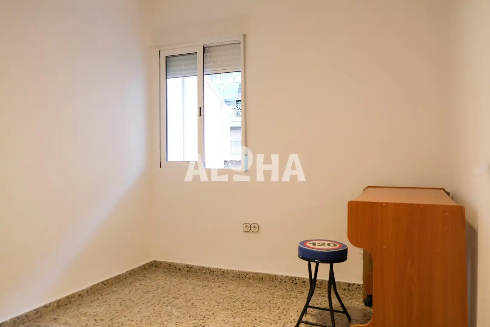 Habitación de Apartamento de alquiler en Moncada con Amueblado y Balcón