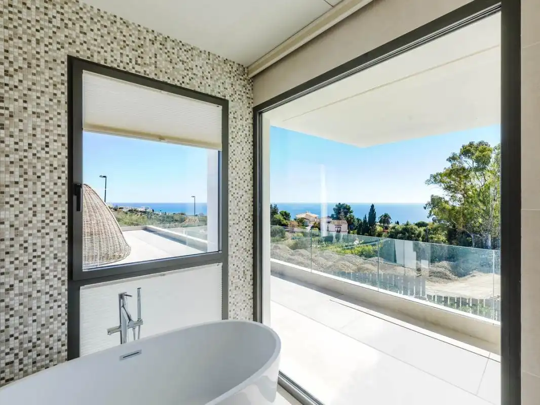 Bathroom of Houses for sale in Benalmádena  with Air Conditioner, Heating and Private garden