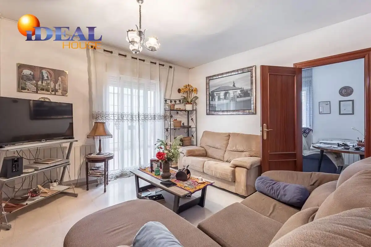 Casa aparellada amb terrassa en venda a Camino CEMENTERIO, imagen 7