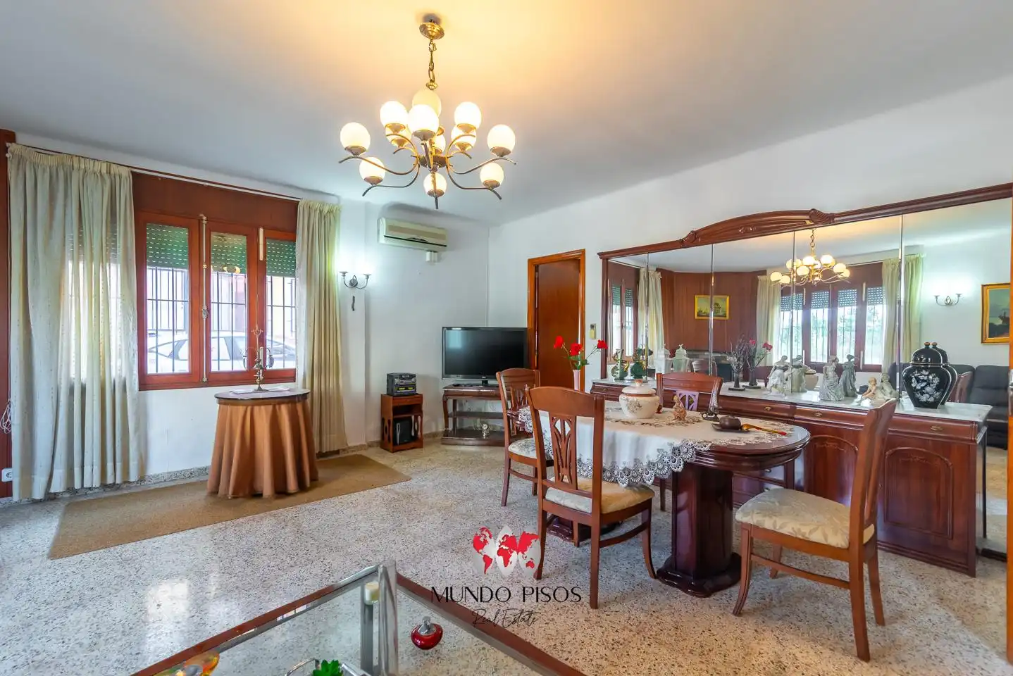 Esszimmer von Erdgeschoss zum Verkauf in  Palma de Mallorca mit Klimaanlage, Heizung und Terrasse