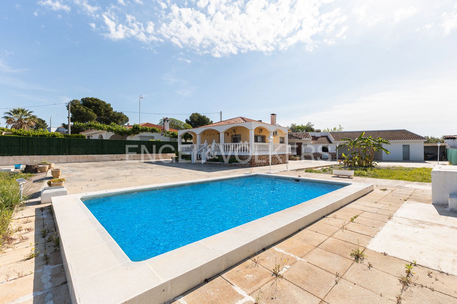 Vista exterior de Casa o xalet en venda en Domeño amb Aire condicionat, Calefacció i Jardí privat