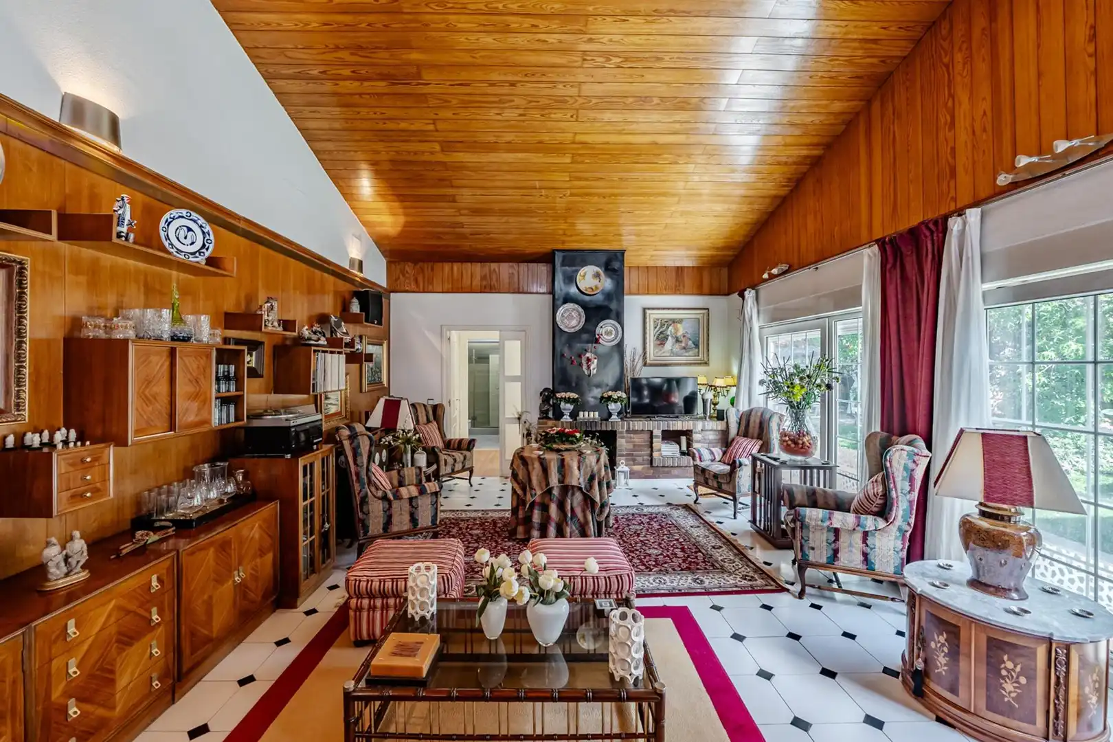 Sala d'estar de Casa adosada en venda en Boadilla del Monte amb Aire condicionat, Calefacció i Jardí privat