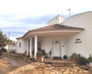 Vista exterior de Casa o xalet en venda en Mont-roig del Camp amb Aire condicionat