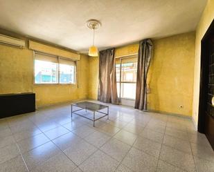 Living room of Flat for sale in  Toledo Capital  with Air Conditioner and Terrace