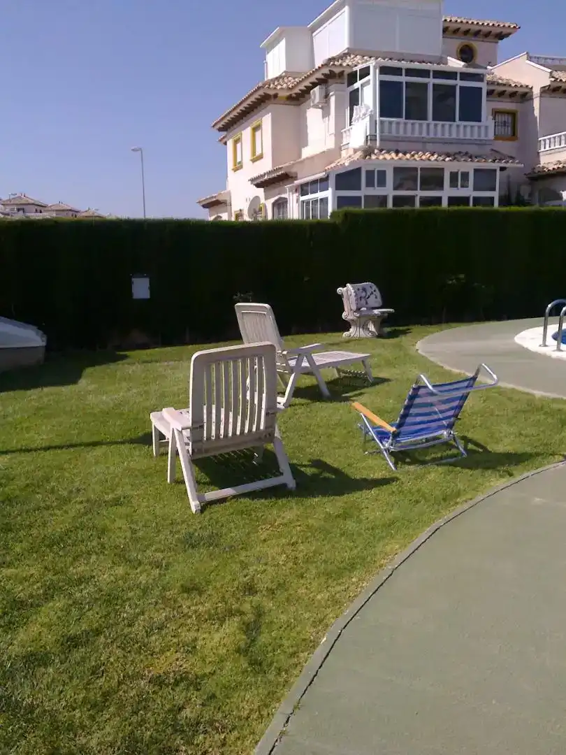 Jardí de Casa adosada en venda en Orihuela amb Jardí privat, Traster i Moblat