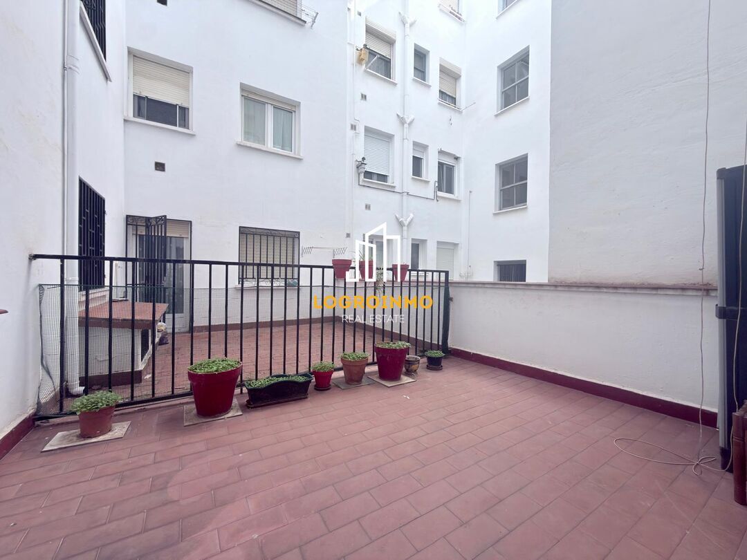 Außenansicht von Wohnung zum Verkauf in  Logroño mit Klimaanlage, Heizung und Terrasse