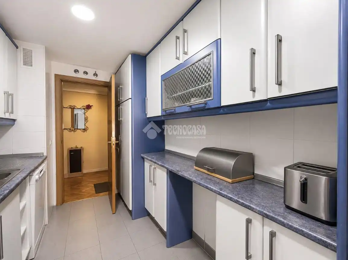 Cocina de Piso en venta en San Fernando de Henares con Aire acondicionado, Calefacción y Parquet