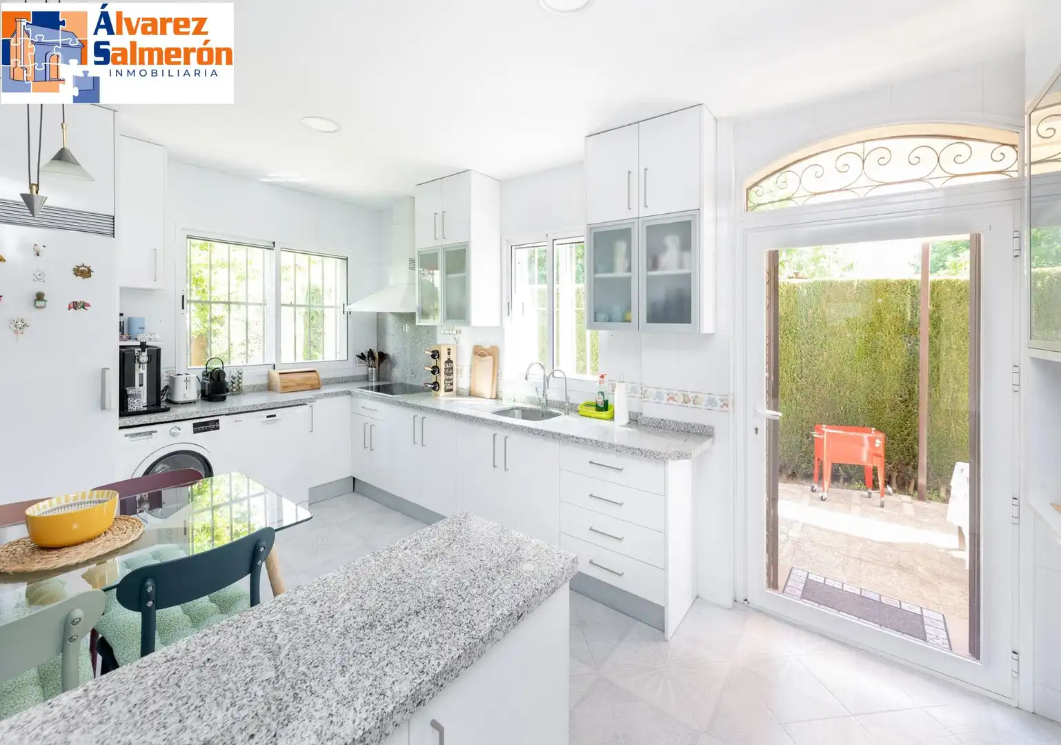 Cocina de Casa o chalet en venta en Albolote con Aire acondicionado, Calefacción y Jardín privado