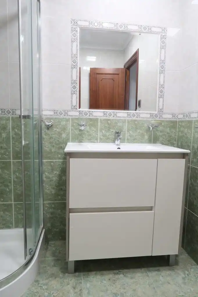 Badezimmer von Wohnung zur Miete in A Coruña Capital  mit Heizung und Möbliert