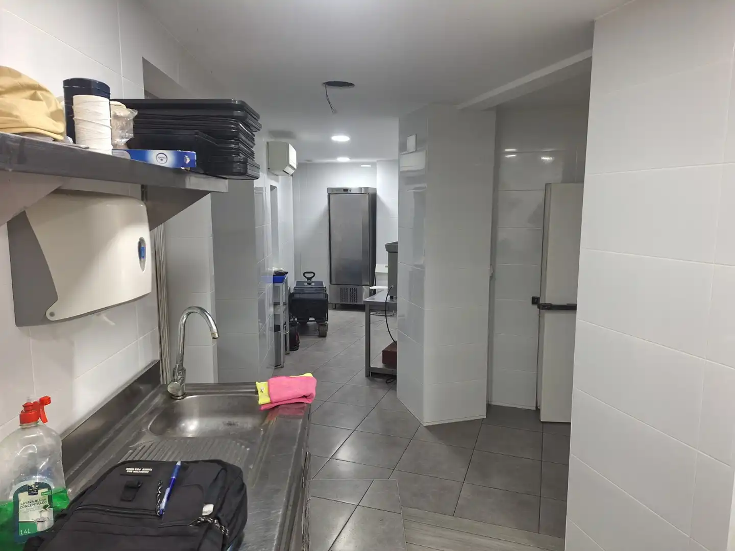 Business premises for transfer in Sants - Montjuïc, imagen 4