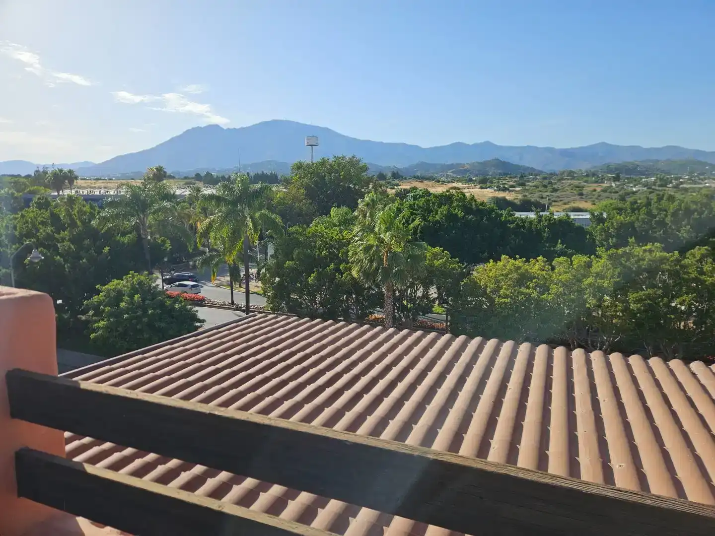 Vista exterior de Pis en venda en Estepona amb Aire condicionat, Calefacció i Jardí privat