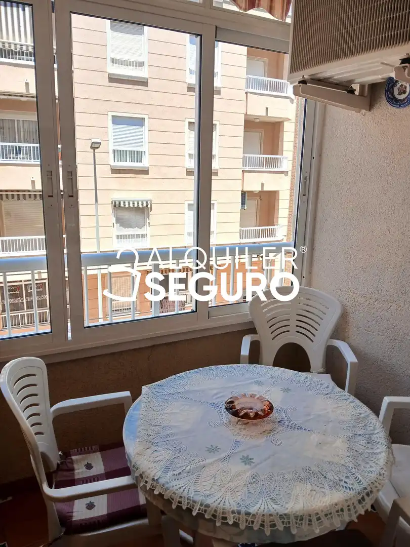 Terrassa de Pis de lloguer en Guardamar del Segura amb Aire condicionat, Terrassa i Traster