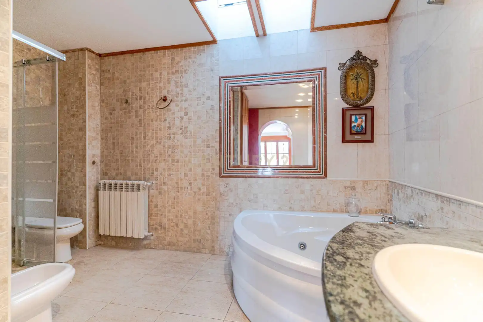Bany de Casa o xalet en venda en Granada amb Aire condicionat, Jardí privat i Traster
