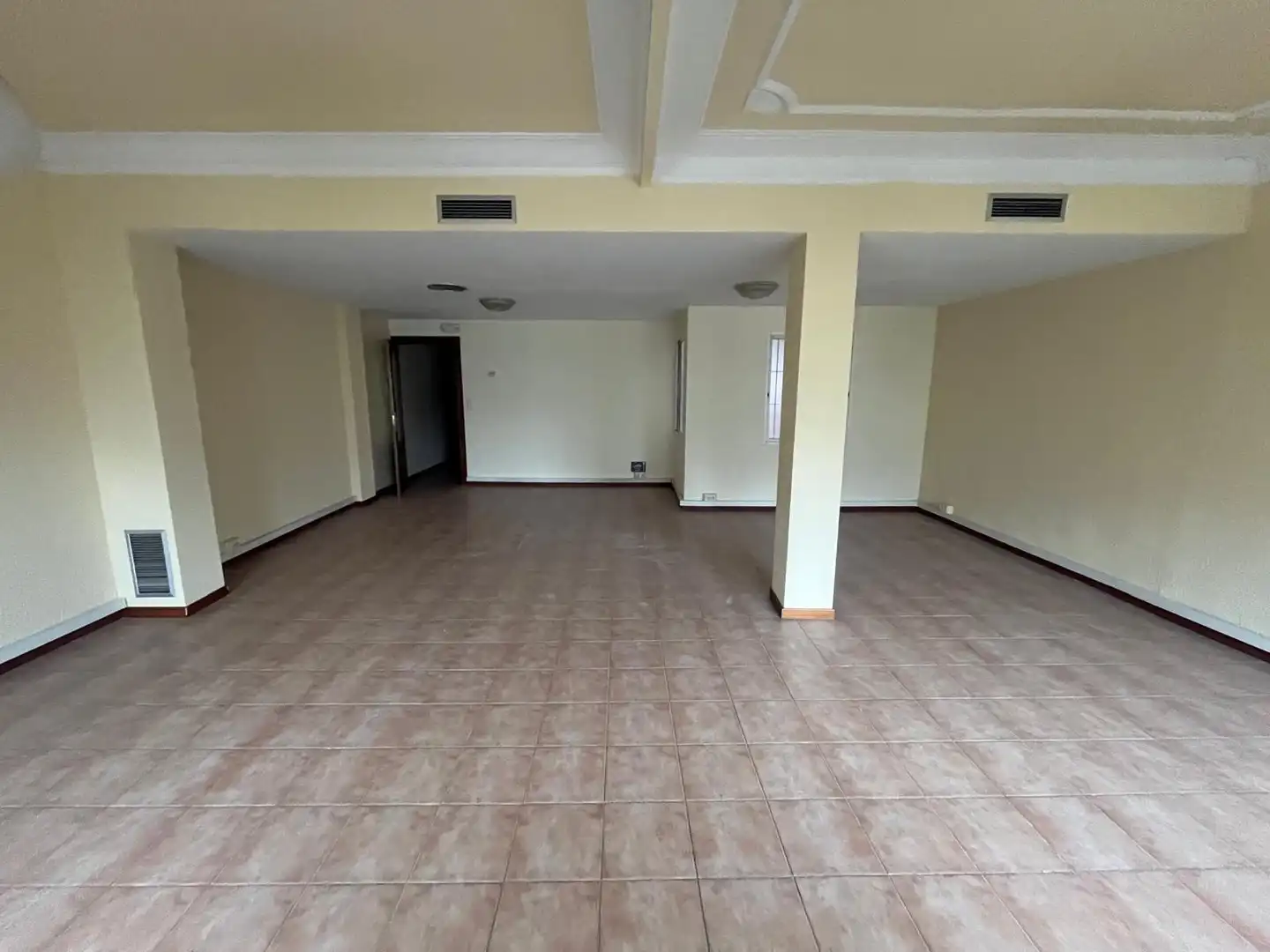 Büro zur Miete in Zaragoza mit Klimaanlage und Heizung