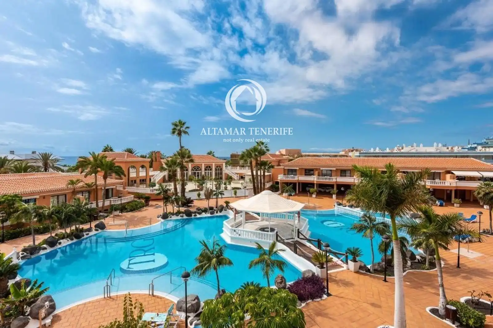 Vista exterior de Apartament en venda en Arona amb Terrassa, Piscina i Piscina comunitària