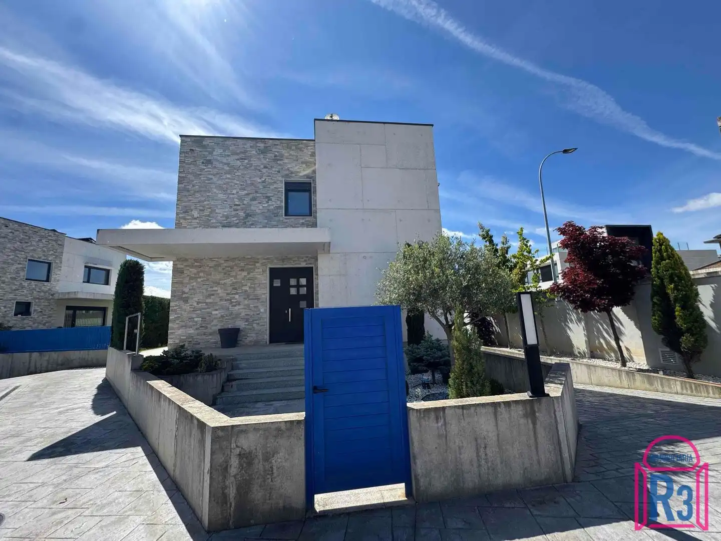 Vista exterior de Casa o chalet en venta en León Capital  con Calefacción y Piscina