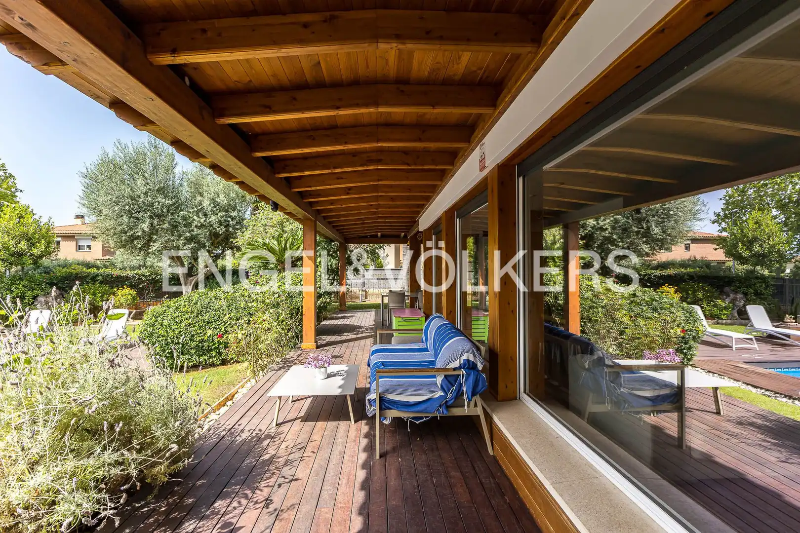 Terrace of Country homes for sale in Vilanova i la Geltrú  with Air Conditioner, Heating and Private garden