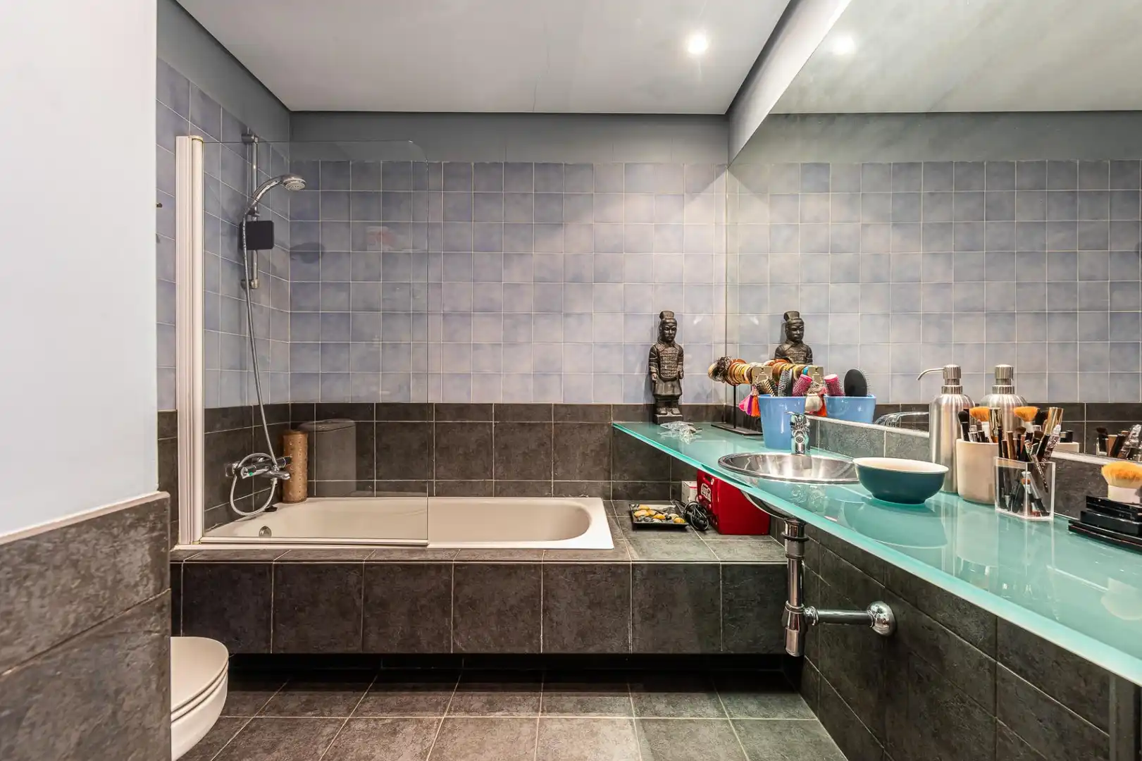 Badezimmer von Wohnung zum Verkauf in Madrid mit Klimaanlage und Abstellraum