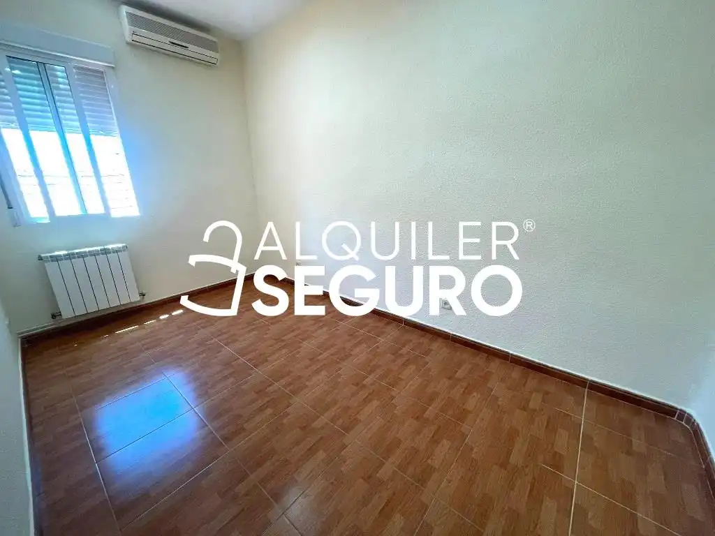 Flat for rent in Madrid  with Air Conditioner and Heating