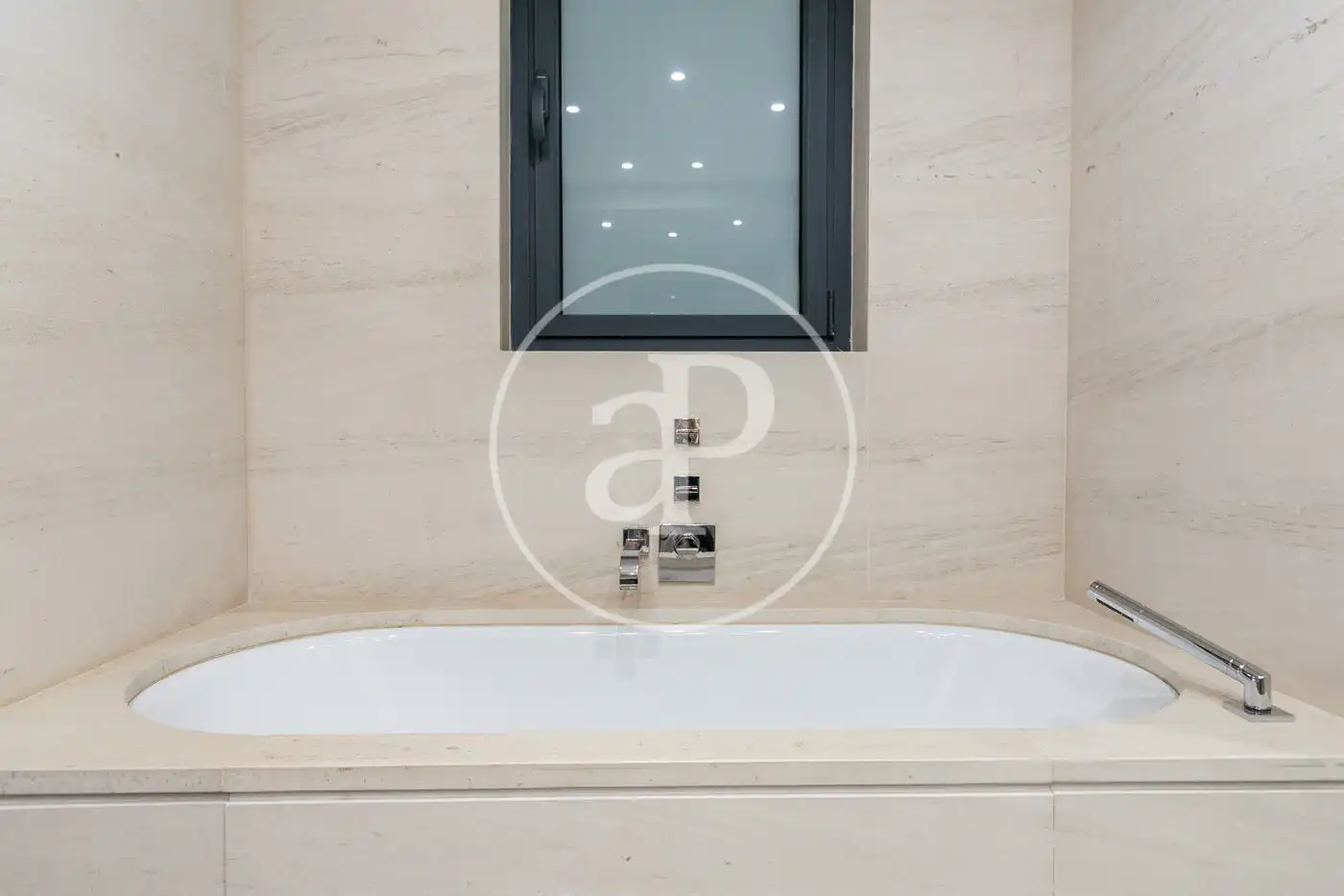 Bathroom of Flat for sale in Barcelona  with Air Conditioner and Heating