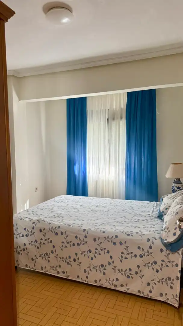 Schlafzimmer von Wohnung zur Miete in Avilés mit Heizung und Möbliert